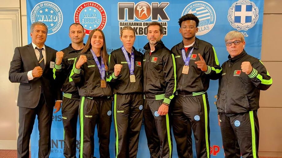 Ramjanali, à esquerda, com treinadores e os medalhados dos Europeus de Atenas