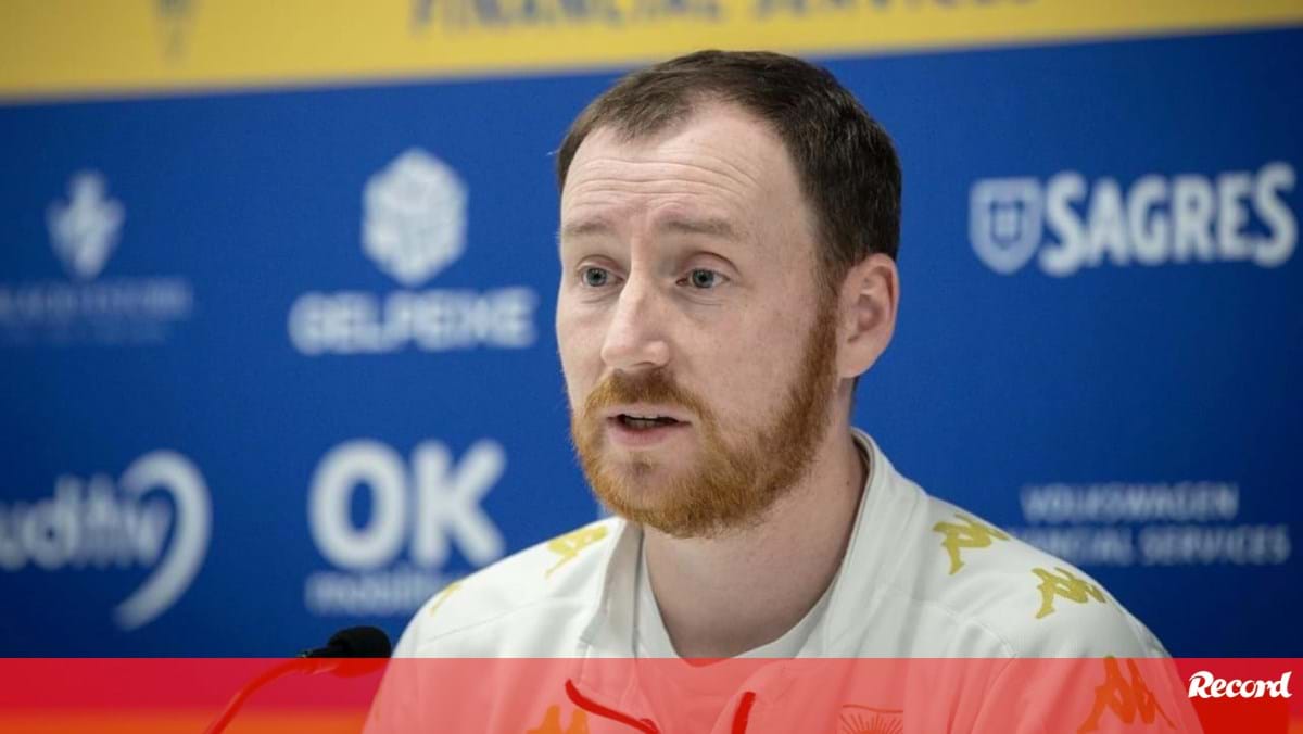 Cathro e a visita ao Benfica: «Não acreditamos que o Pai Natal nos vai ...