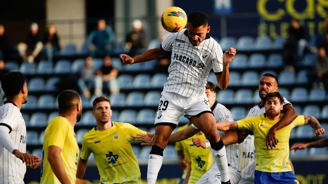Trocas por força da ausência de Cláudio Falcão