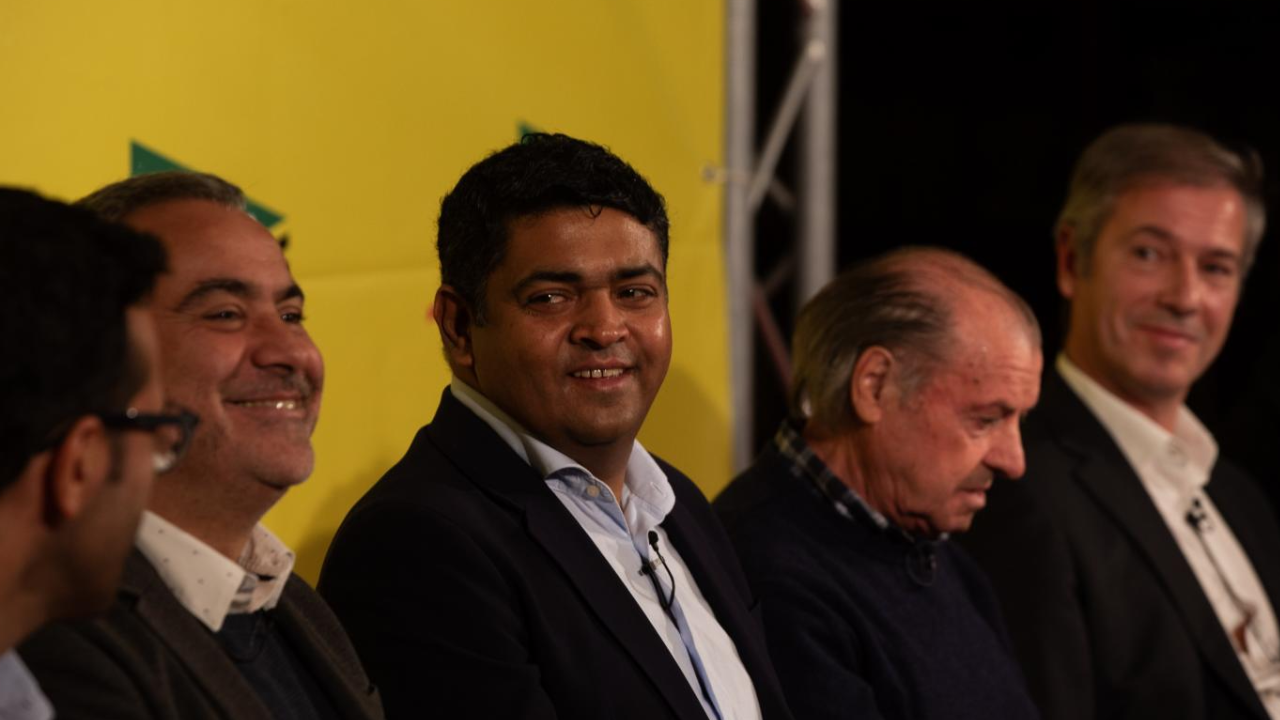 Ângelo Pereira ao centro da imagem