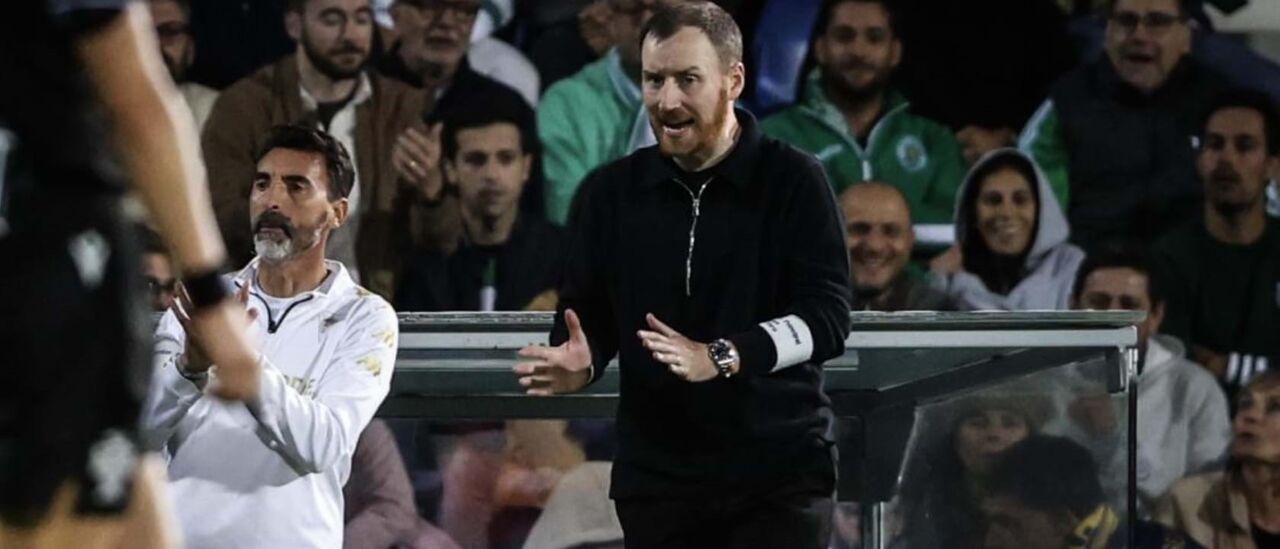 Ian Cathro orienta o Estoril desde o início da temporada