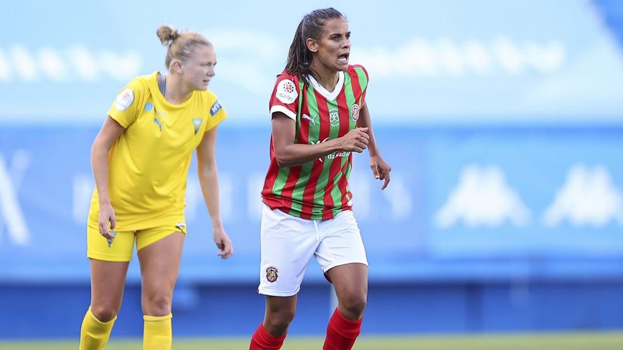 Érica Costa ajudou à vitória com um bis 