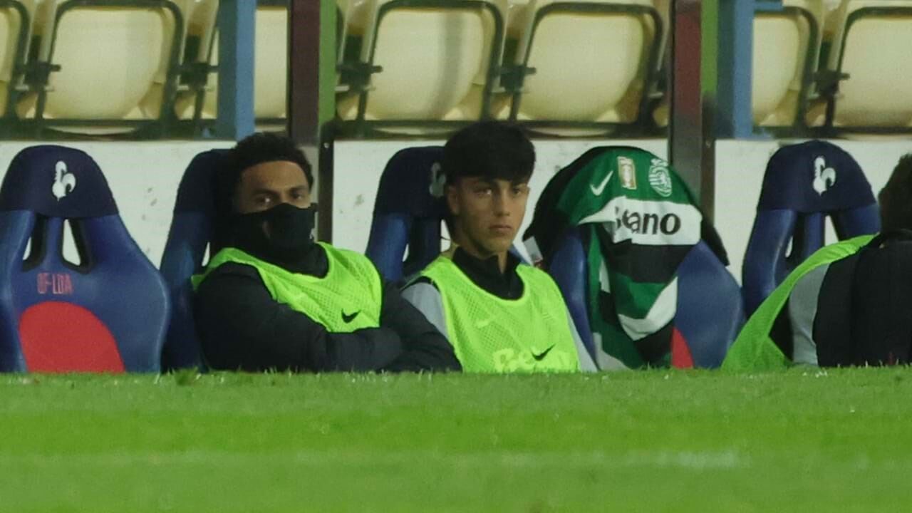 Eduardo Felicíssimo (à direita) no banco