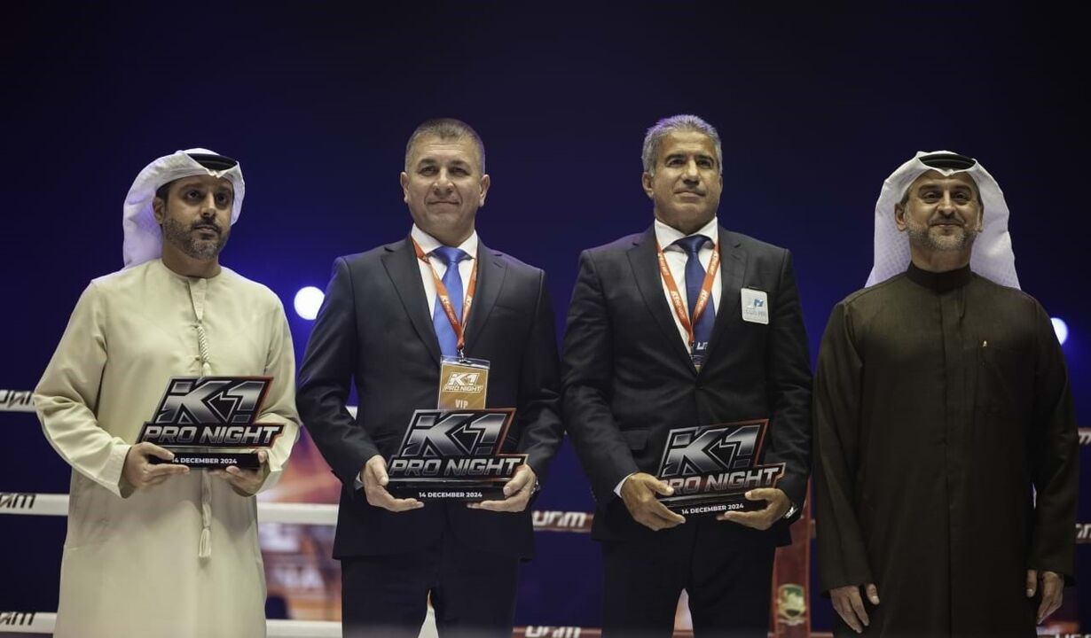 Carlos Ramjanali (terceiro a contar da esquerda) em Abu Dhabi