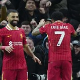 Chuva de golos em Londres: Liverpool goleia Tottenham e reforça liderança da Premier League