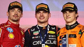 Verstappen vence GP do Qatar e penalização a Norris adia título de construtores