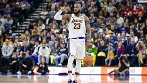 LeBron James torna-se no segundo jogador da história da NBA a atingir 15 mil lançamentos