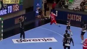 Guarda-redes do Sporting encanta na Champions de andebol: EHF destaca defesas de Kristensen