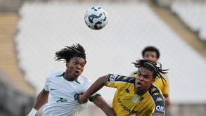 Estoril e Sporting empatam em jogo entre candidatos