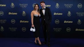 Ukra e a mulher deslumbram: as melhores imagens da passadeira azul dos Dragões de Ouro