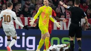 Ia acontecer um dia: Manuel Neuer expulso pela 1ª vez na carreira