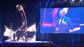 Surpresa nos Dragões de Ouro: Pepe recebe prémio Carreira
