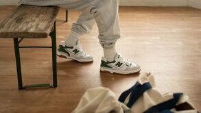 Ténis e roupa New Balance a menos de metade do preço! Temos um código exclusivo para aproveitar o que falta da Cyber Week