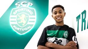 Fernando Santos assina contrato de formação com o Sporting