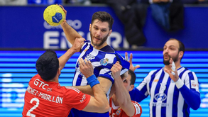 A crónica do FC Porto-Benfica, 35-29: águia feita à moda do Porto