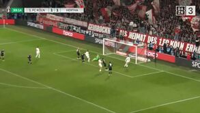 O falhanço inacreditável de jogador do Colónia que promete estar entre os piores do ano