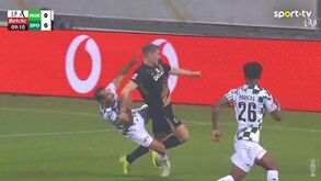 O lance do penálti sobre Gyökeres que permitiu ao Sporting abrir o marcador em Moreira de Cónegos