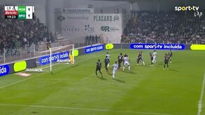 Moreirense empatou frente ao Sporting neste lance: cabeceamento de Dinis Pinto surpreendeu Kovacevic e a defesa