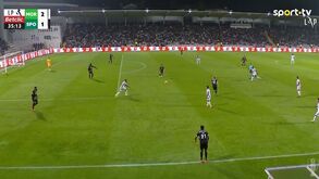 Geny 'ofereceu' a bola a Schettine num lançamento lateral e o Moreirense completou a reviravolta frente ao Sporting