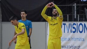 Futsal de manhã e crianças à tarde