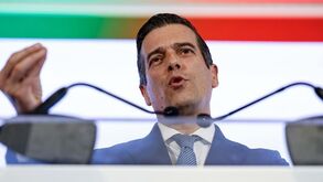 Em silêncio por escutas