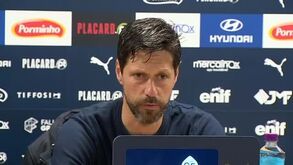 Vítor Bruno acusa árbitro de mentir: «Foi dizer que é a mão direita do Pepê que toca na bola...»