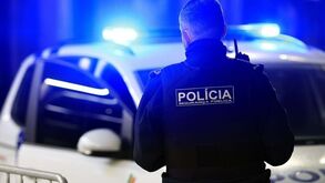 Homem tenta atropelar PSP para avançar contra multidão: acusou 2,90 g/l de álcool