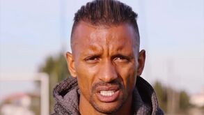 Nani anuncia final da carreira