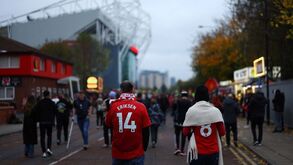«Deem-nos um murro na cara com a verdade»: Gary Neville exige explicações ao Man. United