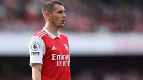 Nem pensar nisso: Arteta veta saída de Jakub Kiwior
