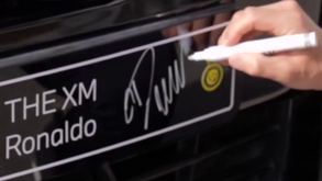 Cristiano Ronaldo e restantes jogadores do Al Nassr receberam o novo BMW XM e assinaram a própria matrícula