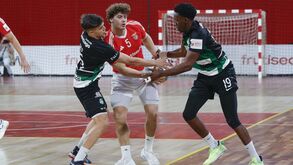 Benfica impõe primeira derrota ao Sporting no campeonato nacional de andebol
