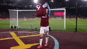 West Ham vence em noite de gestos de apoio a Michail Antonio