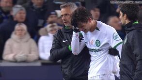 Dupla contrariedade no Sporting: depois de Inácio no aquecimento, agora foi Quaresma a lesionar-se na 1.ª parte