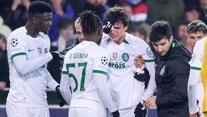 Club Brugge-Sporting: Eduardo Quaresma fica a sangrar após sofrer entrada arrepiante e é substituído