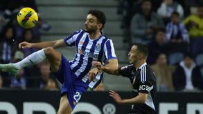 João Mário prolonga baixa
