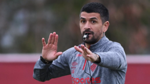 Lucho González despedido do comando técnico do Athletico Paranaense