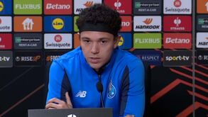 Pepê e a explicação de Luís Godinho para assinalar o penálti polémico: «Disse que bateu no braço direito, mas não bateu»