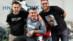 Por uma boa causa: Gattuso faz a barba... 22 anos depois