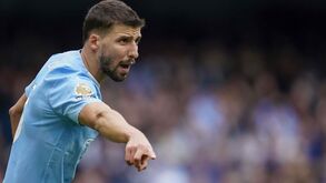 Rúben Dias e o mau momento do Manchester City: «Estão desejosos de nos ver cair...»