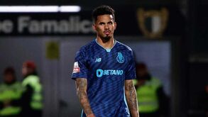 Notícia Record: Galeno vai jogar como lateral esquerdo na receção do FC Porto ao Midtjylland