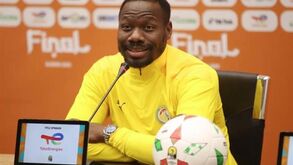 Pape Thiaw vai continuar ao leme do Senegal