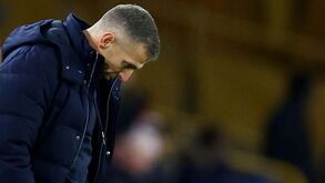 Wolverhampton despede treinador