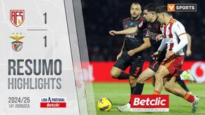 «Bruno Lage foi péssimo a mexer na equipa: Benfica perdeu o controlo do jogo quando o Barreiro saiu»