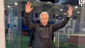 «Habibi»: a entrada (em grande) de Jorge Jesus no centro de treinos do Al-Hilal