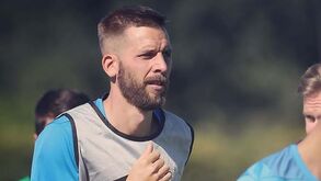 Internacional austríaco foi agredido barbaramente e vai ficar fora dos relvados durante vários meses