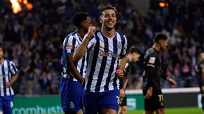 A crónica do FC Porto-E. Amadora, 2-0: canto de Vítor Bruno adormeceu dragão