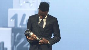 Vinícius Júnior eleito jogador do ano e Rúben Dias no melhor 11: todos os premiados na gala The Best