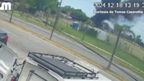 O momento em que avião da família do presidente do River Plate se despenha contra casas na Argentina