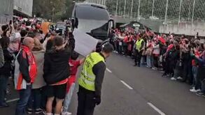 Benfica já está na Choupana: comitiva encarnada recebida com muito apoio